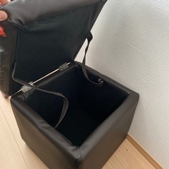 収納つきオットマンの画像