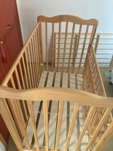 ベビーベッド　　　敷布団付き