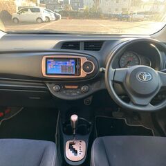 トヨタ ヴィッツ車検付2024年2月 シエル　リアカメラ　ナビ　エアコン　パワステ　パワーウィンドウ　スマートキー　ＣＤ　修復歴無し　車検２０２３年６月まで （検5.6）の画像