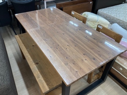 木製のベンチダイニング4点セットのご紹介です！