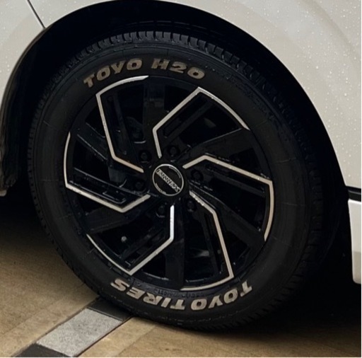 値下げ！　ハイエース　17インチ　タイヤホイールセット