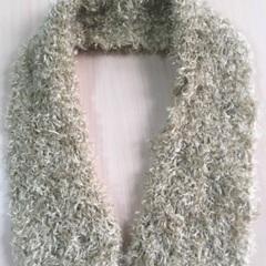 シャンパンゴールド手編みマフラーの画像