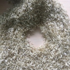 シャンパンゴールド手編みマフラーの画像