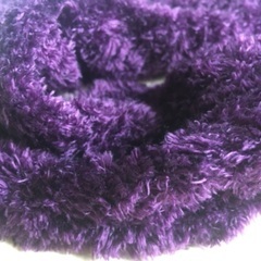 パープルの手編みマフラーの画像
