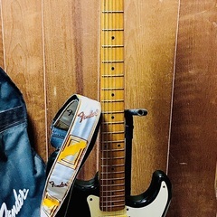 【ジャンク品】Fender エレキギター（ソフトケース、ストラップ付）