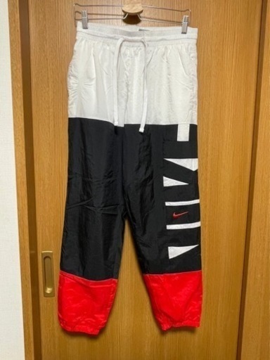 NIKE ビッグロゴ　ウーブンパンツ