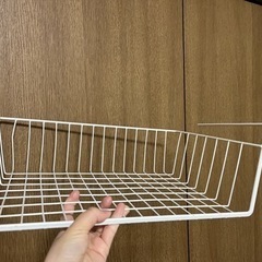 キッチン棚上取り付けカゴ  無料