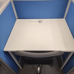 自習室で使用していたパーテンションと天板 6台セットの画像