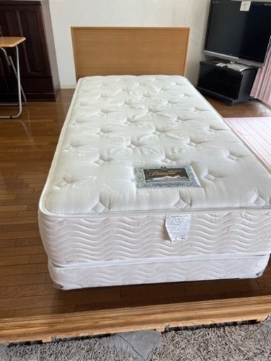 高級なシモンズのシングルベット　ダブル二層のマット
