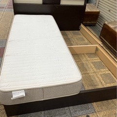 18万円購入　ニトリキングサイズ　ベッド　マットレス2枚　引出&コンセント付き　