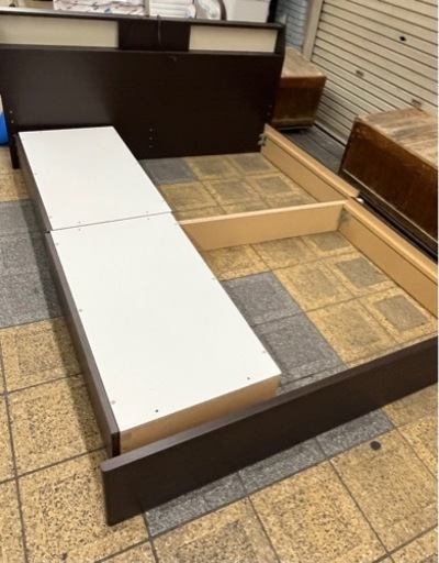 18万円購入　ニトリキングサイズ　ベッド　マットレス2枚　引出&コンセント付き　