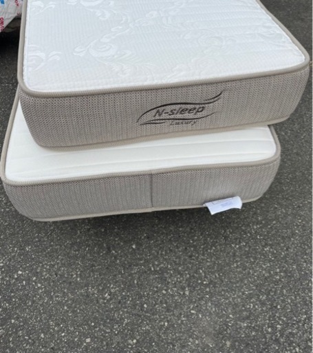 18万円購入　ニトリキングサイズ　ベッド　マットレス2枚　引出&コンセント付き　