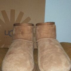 お早いかたに！きれい目　UGG  23cm ミニタイプ