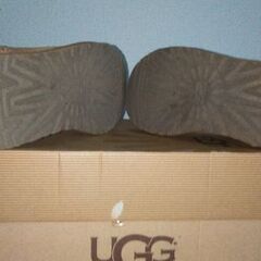 お早いかたに！きれい目　UGG  23cm ミニタイプの画像