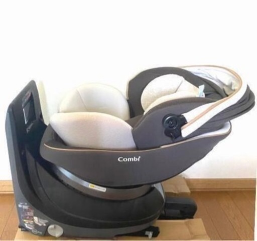 【新品】360℃回転式チャイルドシート【Combi】
