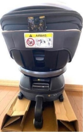 【新品】360℃回転式チャイルドシート【Combi】