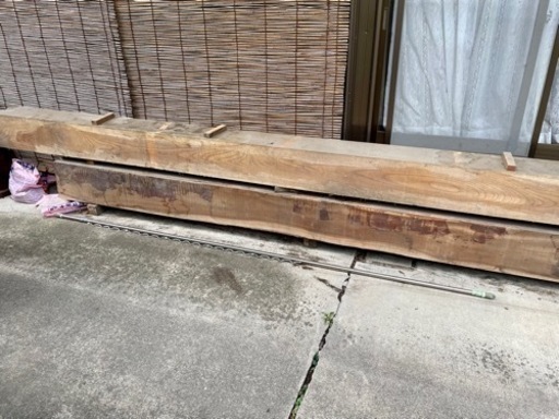 珍しい桑の柱と欅の柱