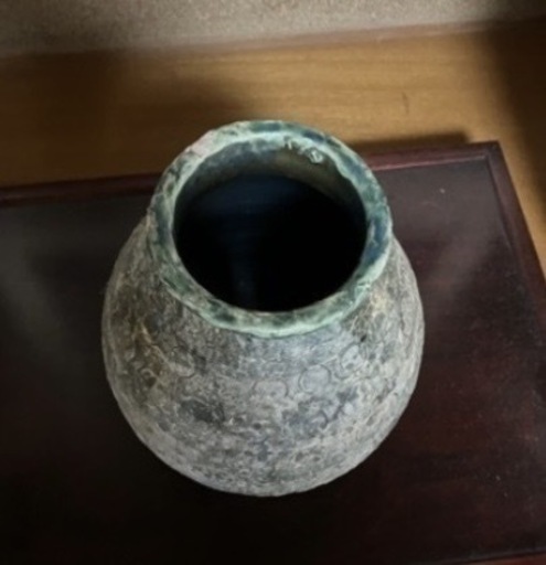 陶芸家の焼いた薩摩焼のつぼ