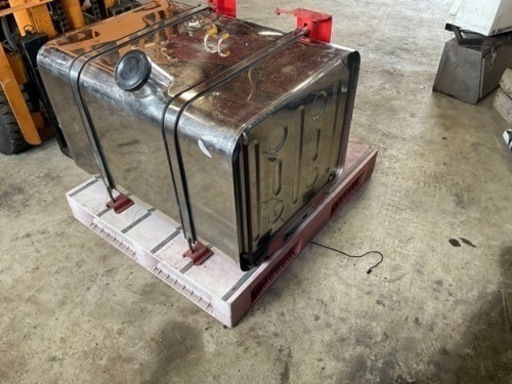 ステンレス燃料タンク！ステーバンド付き！ダンプ、ミキサーに！