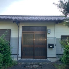 駐車スペースが広い　平家の事務所( ◠‿◠ )