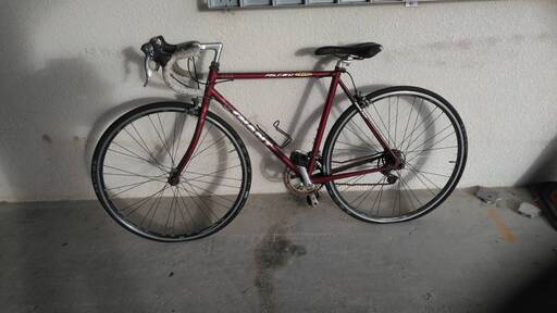 ロードバイク赤　　８千円です
