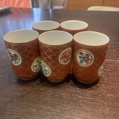 湯呑みと深皿の画像