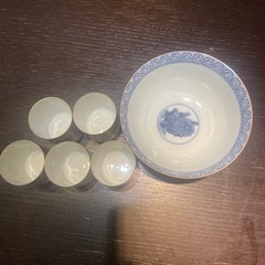湯呑みと深皿の画像