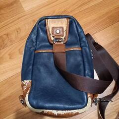 肩掛けバッグの画像