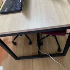 オフィス用デスク＆椅子４脚の画像