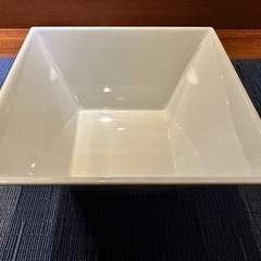 メラミン素材の四角い器