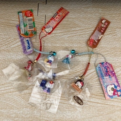 【お話し中】ご当地キティ　ストラップ　根付け　４０個ぐらい