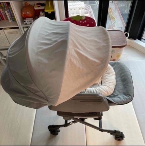 近隣の方お届けします　ネムリラ　電動　ハイローチェア  コンビ