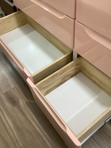 かわいいピンクの4段チェストです！【値下げ致しました】