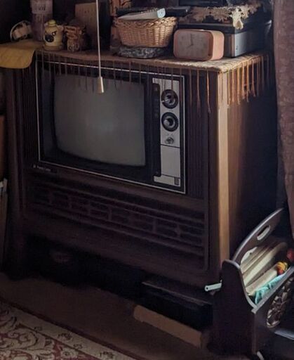 50年前の昭和レトロブラウン管テレビ