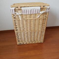 大きなカゴ､籠２つの画像