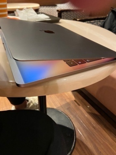Macbook Pro 2019タッチバースペースグレー美品 (値下げた)