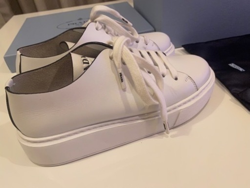 【PRADA】スニーカー　ホワイト