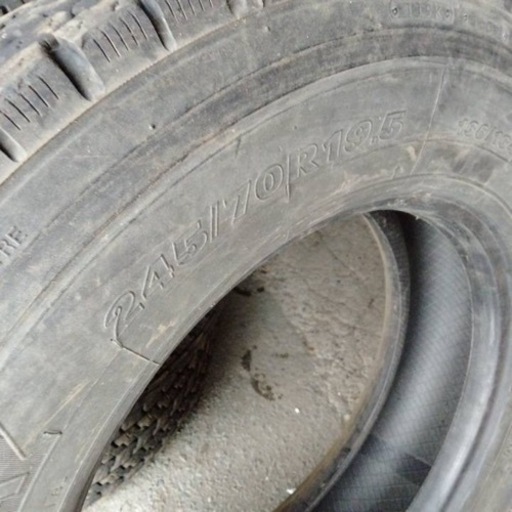 計6本 245/70R 19.5 136/134 6本 スタッドレス 外溝3mm弱 yokohama 計6本 245/70R 19.5 136/134 6本 スタッドレス 外溝3mm弱 yokohama