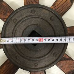 23Y043 ジ 操舵輪 木製 アンティーク 大型 インテリア ディスプレイ 直径約120cm 中古の画像