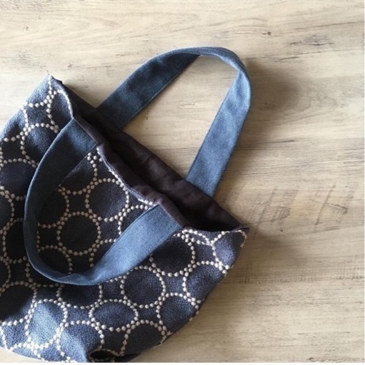 ミナペルホネン　タンバリン柄のバッグ