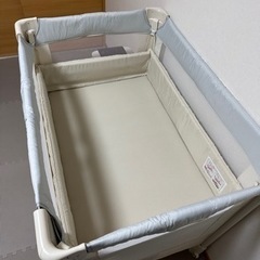 ベビーベッド(アップリカ)の画像