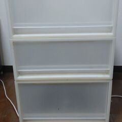 バラバラでも使える滑車付き三段収納ケース