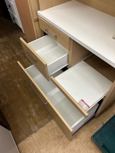 万代店　ニトリキッチンボード 食器棚