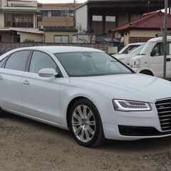 総額215万円‼　H26年式アウディA8 4.0TFSIクワトロ/検5年10月/純ナビ/地デジTV/Bカメラ/BOSEサウンド/アダプティブクルコン/マトリックスLEDヘッドライトの画像