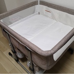 双子用ベビーベッドの画像