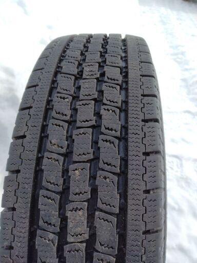 TOYOスタッドレス　195/80R15