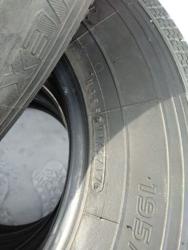 TOYOスタッドレス　195/80R15
