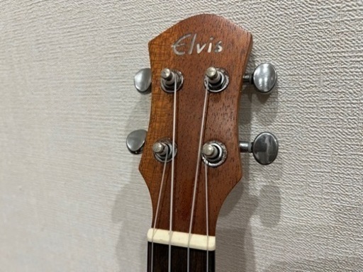 Elvisのウクレレ専用ケースとチューナー付