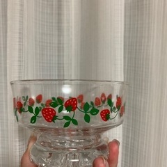 いちご　昭和レトロ　デザートグラスの画像