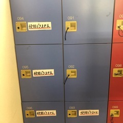 鍵付きスチールロッカー、譲ります。青